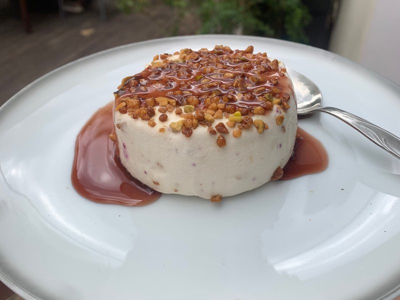 Nougat glacé aux noisettes